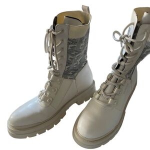 Beautiful GUESS boots, 11 in women! Combat boots.​​